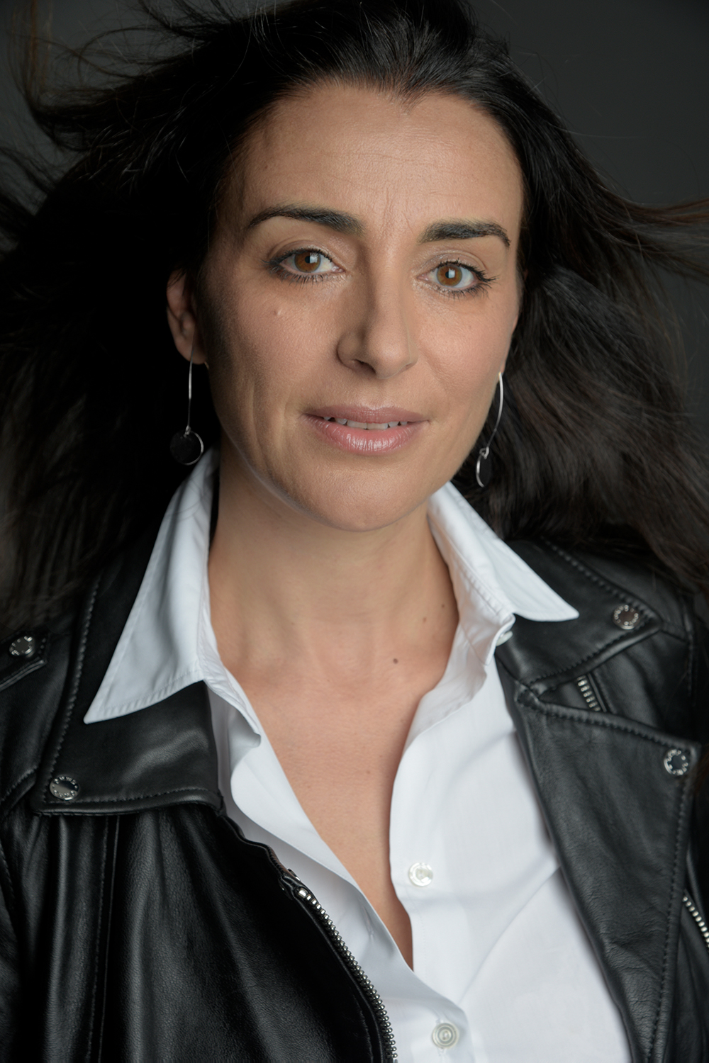 Alexandra Echkenazi Romancière, scénariste, journaliste (couverture des sujets société et faits divers au journal LE PARISIEN durant 15 ans).