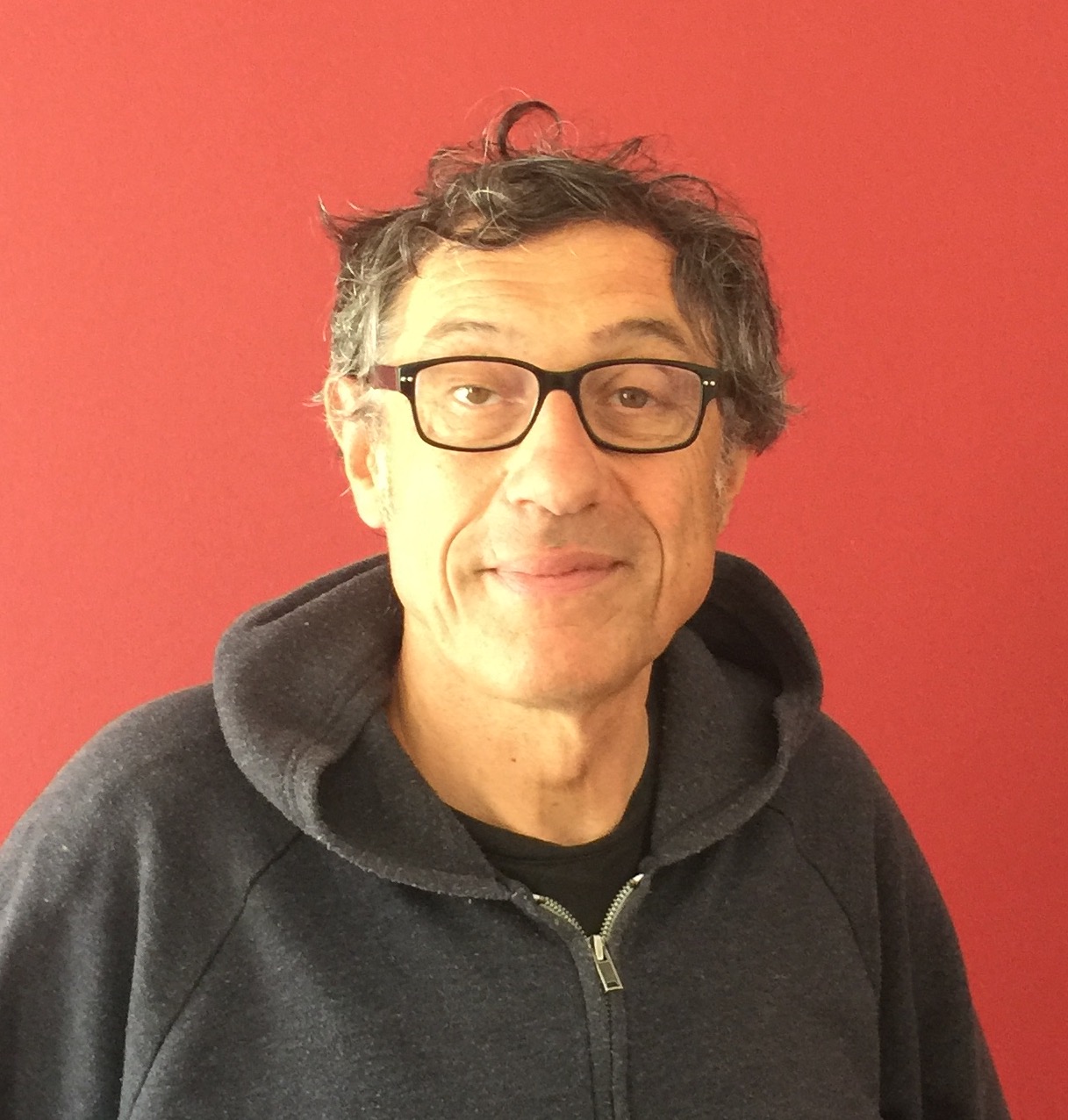 Edwin BAILY J'ai commencé à travailler à l'image, comme assistant, puis opérateur.
Ensuite, avec Square Productions, ma société, j'ai produit des films de fiction, courts et longs métrages. Ainsi que de nombreux documentaires.
J'ai réalisé divers sujets pour des magazines de télévision, TF1, FR3 et ARTE, et les films suivants :