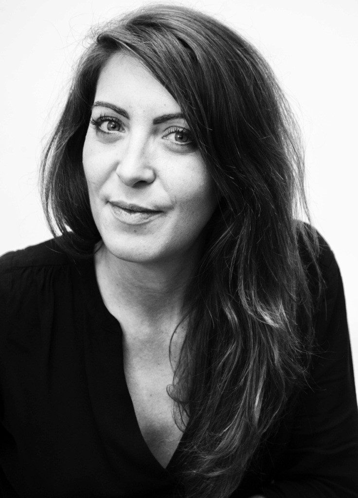 Emilie POTTIER A PROPOS DE MOI
Après une dizaine d’années en direction de cabinet politique puis en communication au sein de grands groupes industriels, un long voyage en solo en Amérique du sud a achevé de me convaincre de changer de vie pour me consacrer à ma passion : l’écriture.
Co-auteur d’un projet de série TV et auteur d’un court-métrage, je collabore actuellement à divers projets.