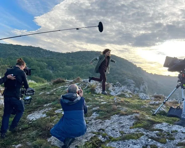 Découvrez les photos exclusives du tournage du « Secret de la grotte » !