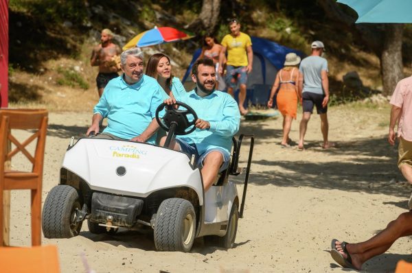 Un nouvel épisode de « Camping Paradis » co-écrit par Jonathan Kistner