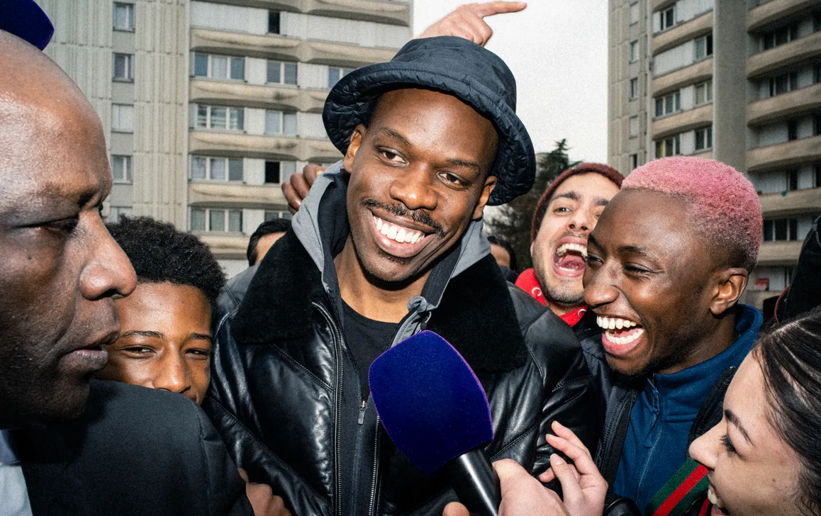 « En place », co-écrit par Élise Ayrault, disponible sur Netflix